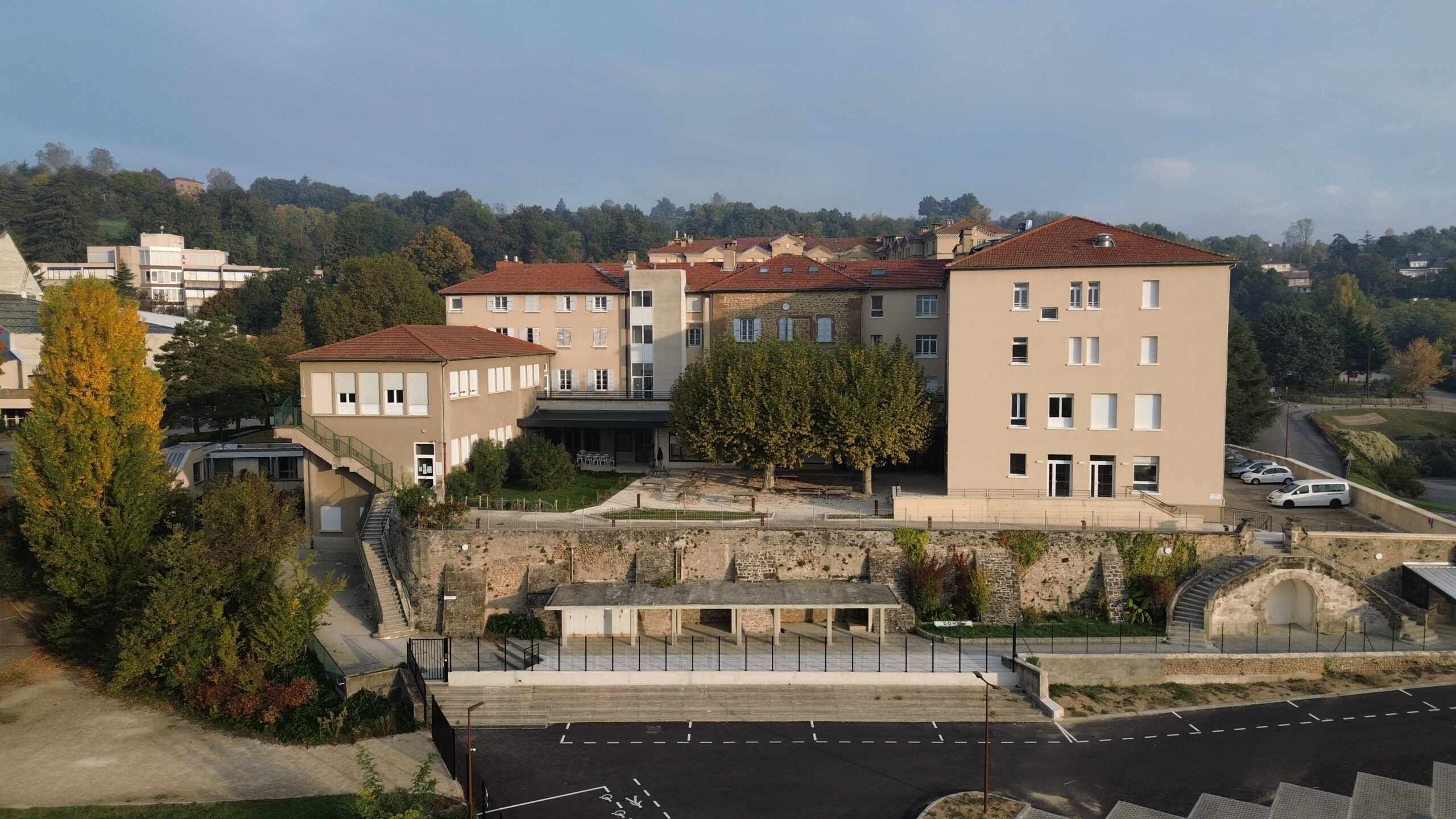 Site Chateauneuf-Batiments Collège & Lycée & Cour du Midi